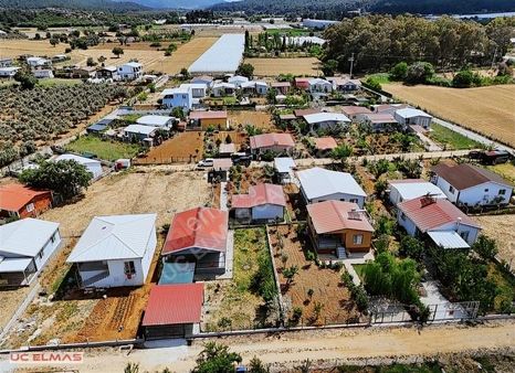 Üç Elmastan Sizi Çıldırtacak Güzellikte 400 M²muhteşem Bir Bahçe