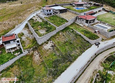 Üç Elmastan Doğanın Ve Huzurun Tam Kalbinde 284 M²muhteşem Bahçe