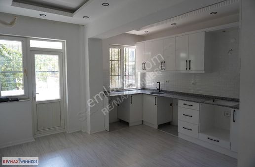 Kızıltoprak'ta Özel Rich Hastanesi'ne Yakın Full Tadilatlı Daire