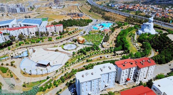 Karabağlar'da Bahçeli 3+1 Satılık Daire