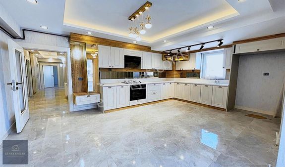 Güneş Emlak Geniş Mutfak-geniş Balkon-köşe Bina Önü Açık