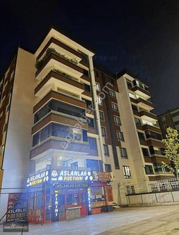 R E N K Ten Ana Cadde Üzeri 3.5+1 Bakımlı Geniş Daire