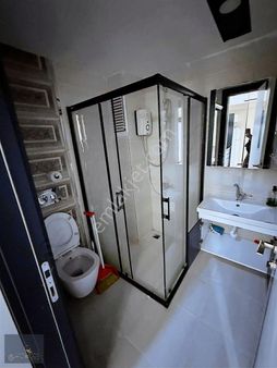 Pusuladan İskanlı Hasarsız Cadde Üzeri Eşyalı Satılık 1+1