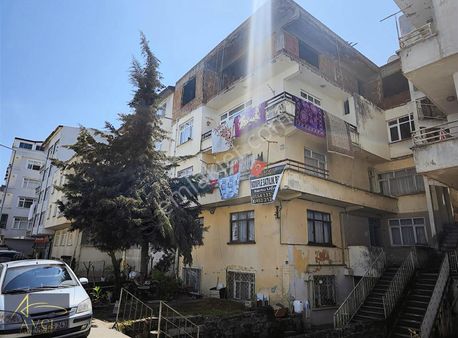 Yeni Mahallede Ticari Konut 250 M2 Üzerinde Bina Var