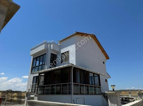 Karabiga Ulucami 'de Deniz Manzaralı - 5+1 200 M2 Satılık Villa