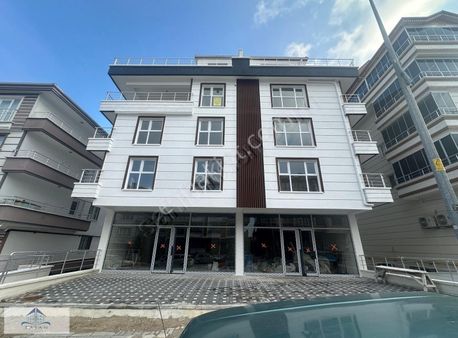 Kurumsallara Komşu Aktif Cadde Üzeri Satılık Depolu Dükkan