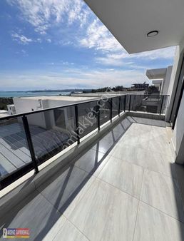 Oturuma Hazır Göl Manzarlı Yerden Isıtma 5+1 Villamız Satılıktır