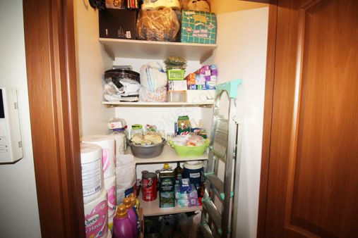 Krc'den Şafaktepe Mahallesinde Şafaktepe Parkı Yanında Kilerli 3+1 Satılık Daire