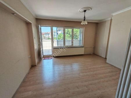 Barış Emlak'tan Umurbey'de Çift Teras Balkonlu Bakımlı Daire.