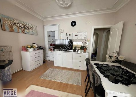 Merkezi Konumda Satılık 1 + 1 Çift Cephe Daire