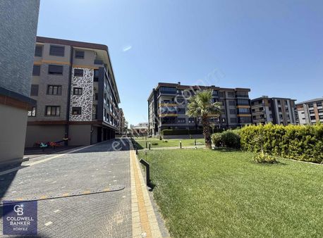 Burhaniye Cadde Ören Sitesinde Kapalı Balkonlu Satılık 1+1 Daire