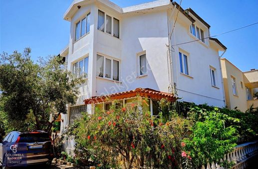 Çanakkale Ayvacık Mıhlıda Müstakil,denize 50 Adım,3 Katlı Bina