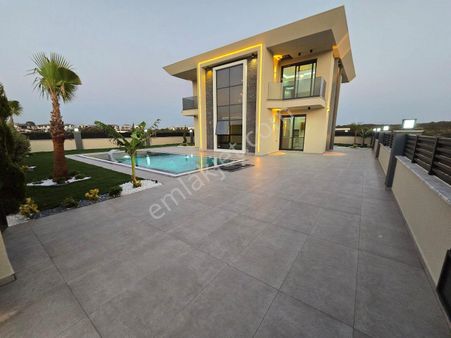 Didim Efeler’de Doğa Manzaralı,akıllı Sistem Lüks Satilik Villa
