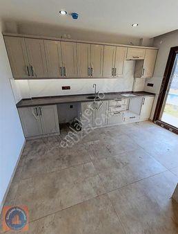 Havuzlu Sitede Müstakil Villa Sahile 1 Km Mesafede