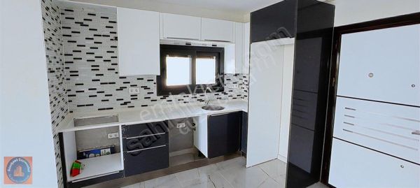 Havuzlu Butik Sitede Köşe Konum Sıfır 3+1 Villa Sahile 1300m