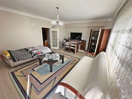 Aşık Veysel Mahallesinde Ulu Önder Yakını Katta Yapılı 3+1 Satılık Daire