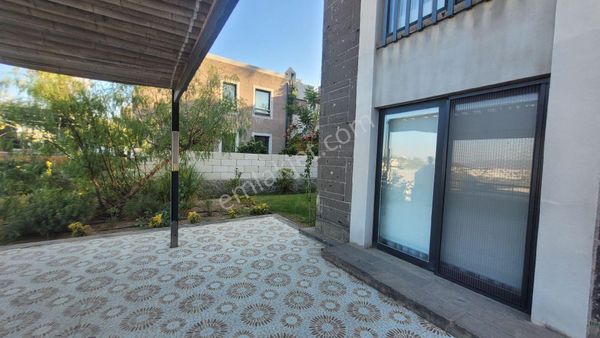 Bitez Komşu Evlerde Kiralık Eşyasız Villa.