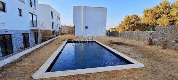 Bodrum Konacık Havuzlu Sitede Satılık Fırsat 2+1 Bahçe Dubleksi