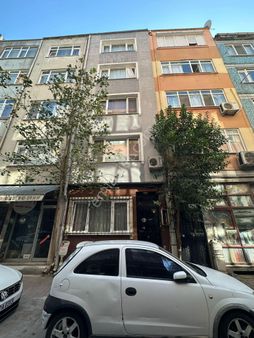 Bakırköy Merkezi Konumda Kompe Satılık 5 Katlı Bina