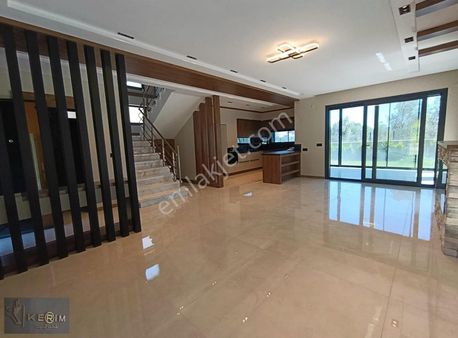 Kerim'den Satılık Güre'de Özel Havuzlu Otoparklı Lüx Villa