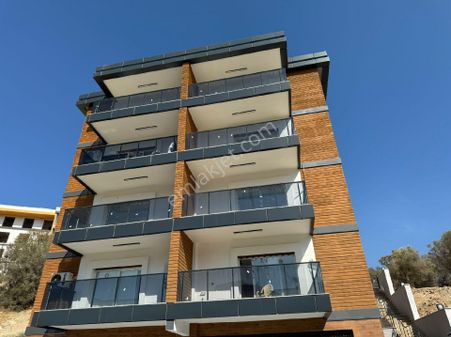 Kuşadası'nda Havuzlu 3+1 Sıfır Satılık Daire