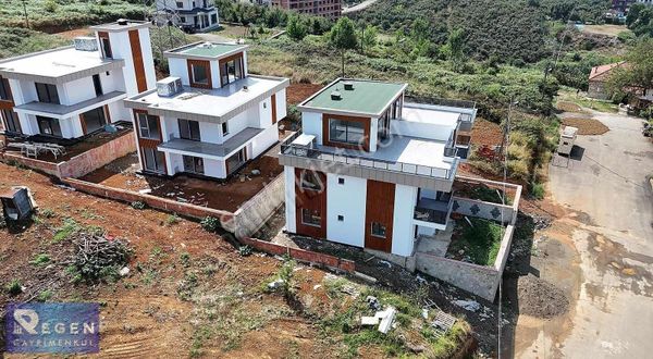 Trabzon Bir Nolu Bostancı Mahallesinde Satılık 4+1 Villlalar