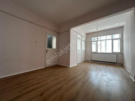 Türkiye Emlak Menderes Mah 3+1 İnönü Caddesinde 1.kat Satılık 125m2 Daire Kod2614