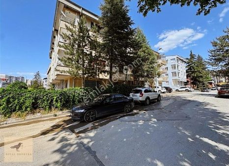 Satılık, Birlik Mahallesinde 2 Katlı, Çift Girişli, Bahçeli