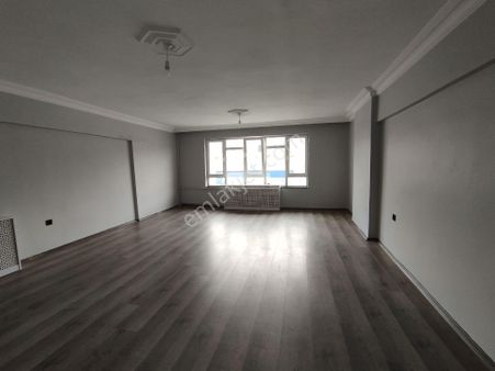 Yunusemre Caddesi Üzerinde Çok Ferah Satılık 3+1 Daire