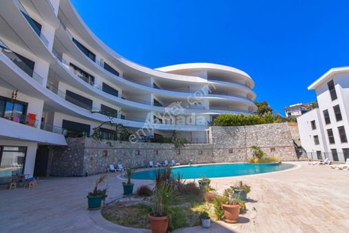 Kuşadası Değirmendere'de Deniz Manzaralı Satılık 5+1 Daire