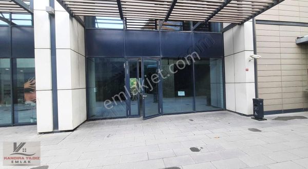 Ataşehir Nidakule'de 650m2.3.katlı-klinik Yapmaya Da Uygun..