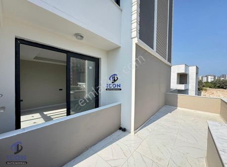 Icon'dan 75.yıl Mah'de Geniş Oturumlu Teraslı Sıfır 1+1