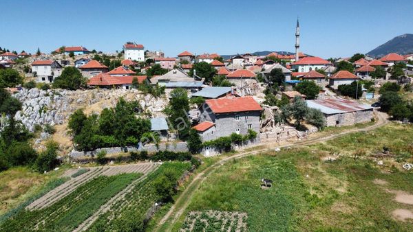 Yerleşimin İçinde Ufak Bahçe Elektrik Su Var Mete Mermerden