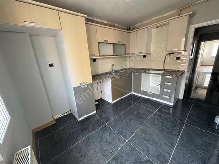 Kaya Emlak'tan Kemalpaşanın Tam Merkezinde Satılık 150m2 Doğalgazlı 3+1 Daire