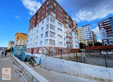 Hane Emlak'tan Üniversite Yolunda 3+1 Satılık Daire