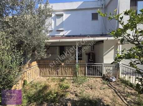 Yenifoça Burunucu'nda 3+1 Satılık Bahçeli Dubleks Villa