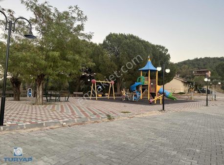 Torbalı Çamlıca Mah 495m2 Avlulu Kargir Ev