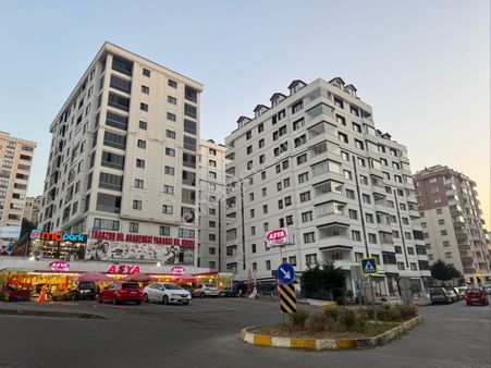 Yıldız Gayrimenkulden Yıldızlı Merkezde Satılık Site İçi Daire