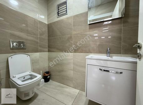 Esendağlı'dan Reis Mah. Zaim Ağa Caddesinde Kiralık Dükkan