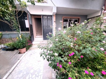 Edremit Kadıköy'de 2 Daireli Bahçeli Müstakil Ev