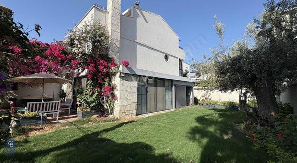 Narlıdere Sahilevleri 6+1 Satılık Villa