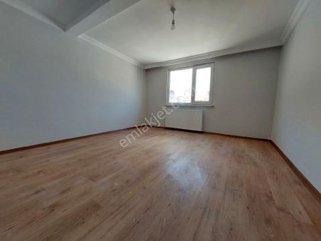 İkitelli M.akif'te 2+1 80m2 Tadilatlı 5.kat Daire