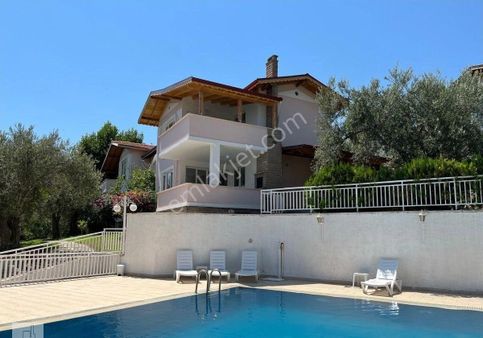 Altınoluk Kazdağlarına Yaslanmış Havuzlu Bahçeli Kaloriferli Sitede Masrafsız 3+2 Villa