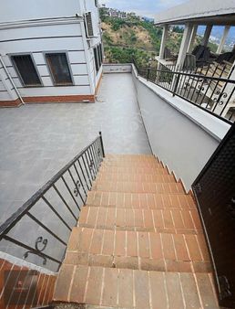 Söğütlü De Acil Satılık Eşyalı Triplex Villa