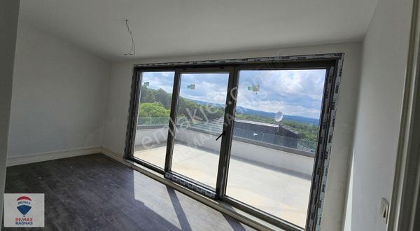 Çekmeköy/reşadiye De Asansörlü 5+2 Satılık Müsatkl Havuzlu Villa