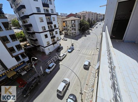 Koz Emlak'tan Hastane Caddesi İlerisinde 3+1 Arakat Daire