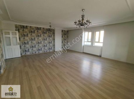 Emlak 72 'den Dünya Hastanesinin Yanında 4+0 Satılık Daire