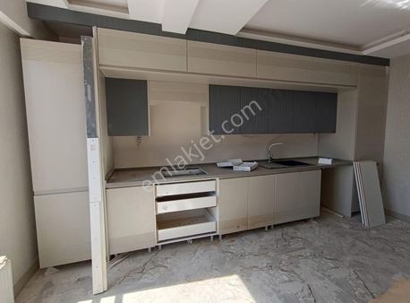 Karaköprü 2.35 Doğukent 5 Odalı Arakat Daire