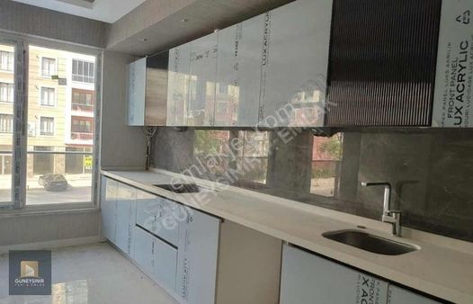 Fahrunnisa Evlerinde Satılık 3+1 Boş Hisse