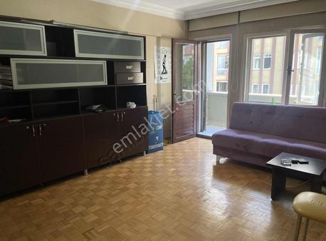 Öğrenci Ve Aileye, Anayol Ve Tramvay Yolu Cehpeli Ofis Veya Ev